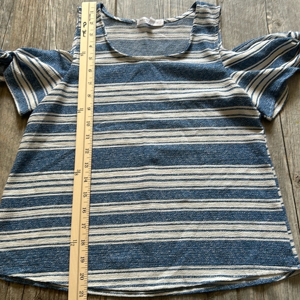 Women cold shoulder striped top small
